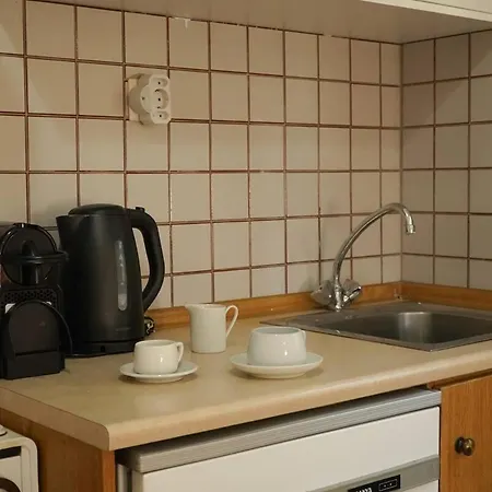 Iris Apartment *